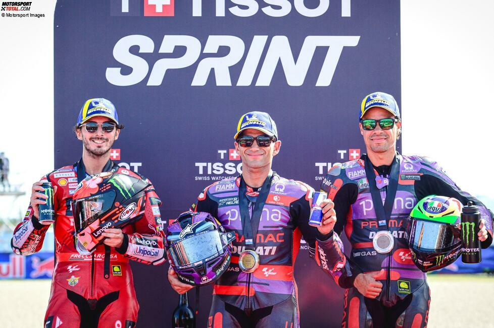 ... im Sprint des ersten Misano-Wochenendes, wo er Dritter wird. Im gesamten Jahr steht Morbidelli klar im Schatten von Teamkollege Jorge Martin, der letztlich sogar Weltmeister wird, indem er Ducati-Werkspilot Francesco Bagnaia bezwingt. Morbidelli muss seinen Platz im Pramac-Team für 2025 räumen, kommt aber bei VR46 unter.