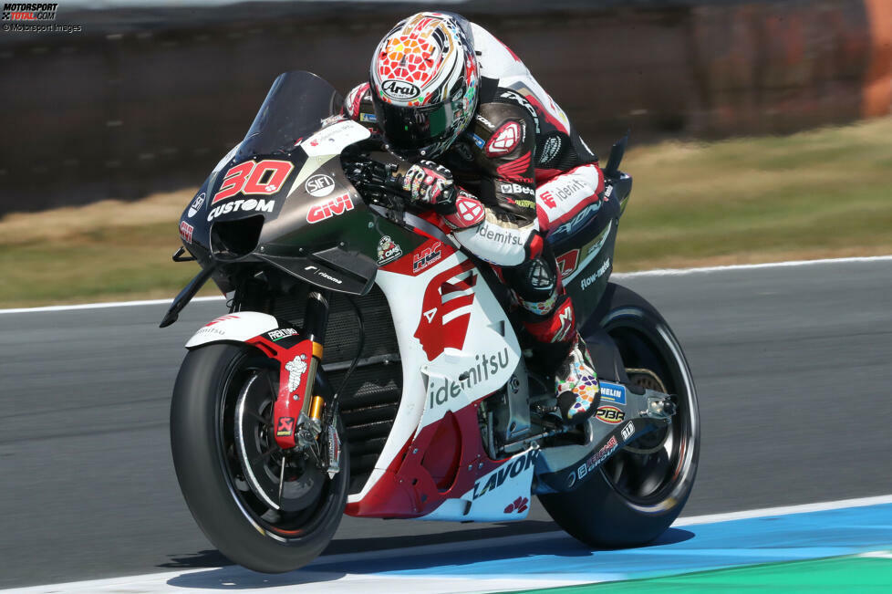 Immerhin: Seinen Platz bei LCR-Honda behält Nakagami. In der Saison 2023 schafft er es aber nur dreimal in die Top 10. Higlight ist P8 in Assen. Trotzdem wird der Vertrag des Japaners im Honda-Satellitenteam um ein weiteres Jahr bis Ende 2024 verlängert.