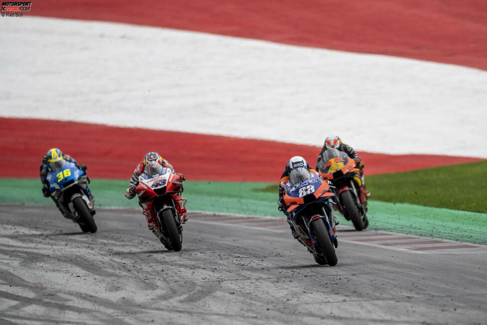 Die Saison 2020 beginnt wegen der Coronavirus-Pandemie verspätet. Oliveira bleibt Tech 3 treu, aber KTM hat sich insgesamt verbessert. Sensationell gewinnt er in einem spannenden Finish in Spielberg als erster Portugiese ein MotoGP-Rennen.