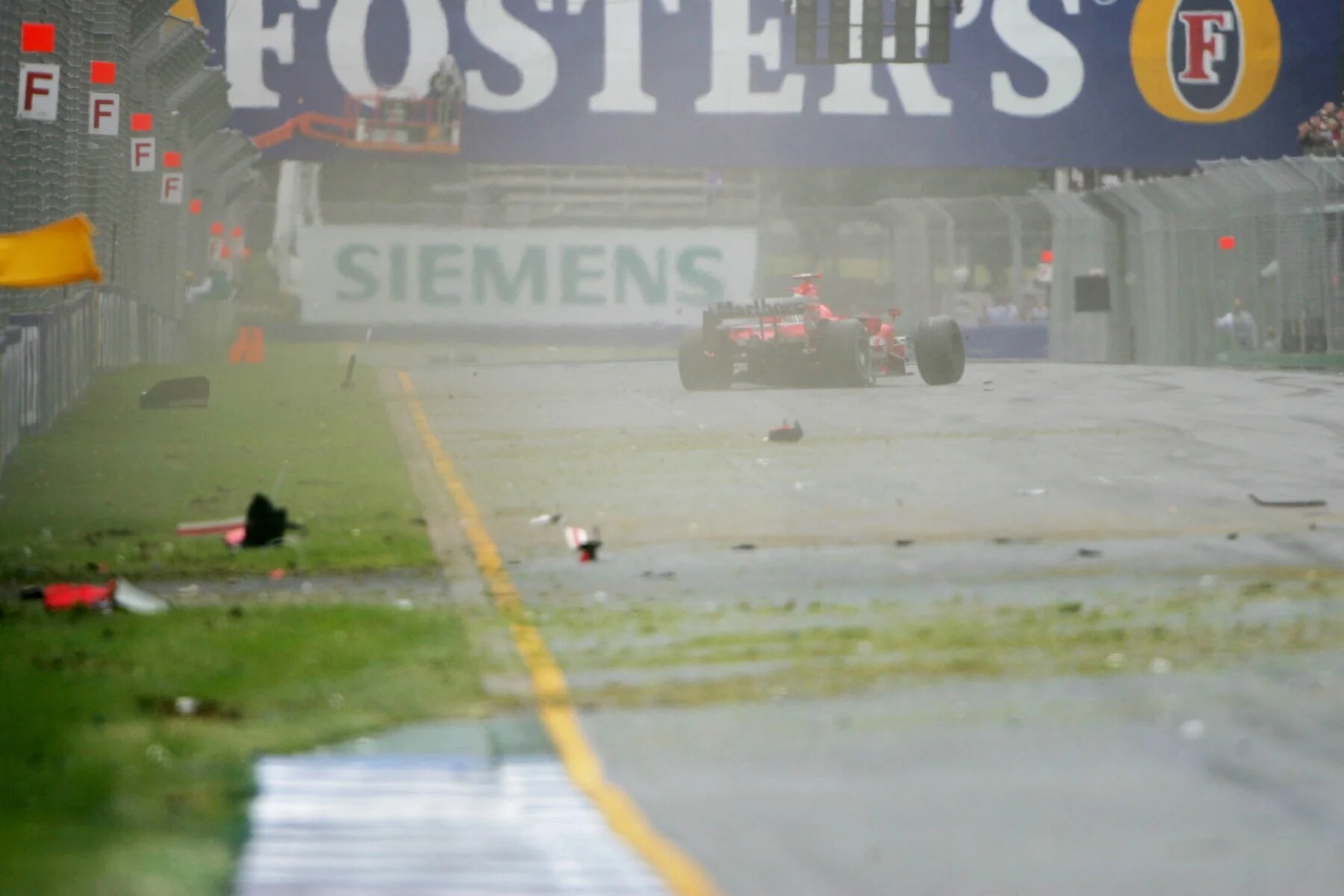 Fotostrecke: Top 10: Die spektakulärsten Formel-1-Crashes in Melbourne Motorsport Images
