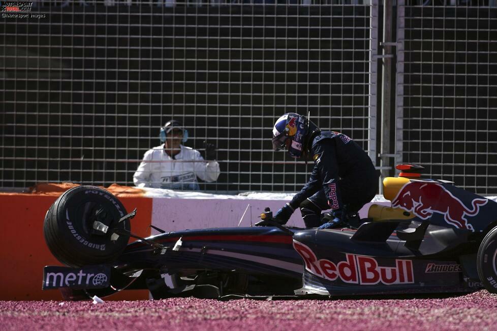 #8 David Coulthard 2007: Ein Überholversuch des Red-Bull-Piloten gegen Alexander Wurz geht schief. Dabei hebt Coulthards Wagen ab und verfehlt den Helm und die Hände des Williams-Piloten nur um Zentimeter. Beide kommen ohne Verletzungen davon.