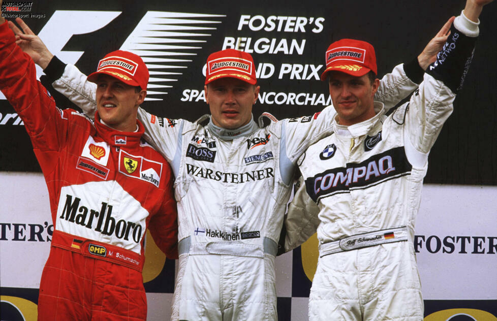 Die Teams: Nur noch drei Rennställe sind auch heute noch unter demselben Namen in der Formel 1 vertreten wie im Jahr 2000. Ferrari, McLaren und Williams, wobei die letzten zwei mittlerweile neue Eigentümer haben. Auch der Name Sauber ist noch nicht ganz verschwunden. Fünf weitere Teams existieren unter anderem Namen.