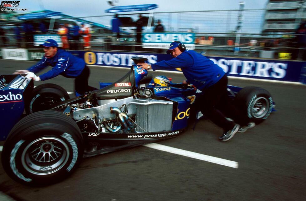 Die Motoren: In der Saison 2000 kamen V10-Saugmotoren zum Einsatz. Tatsächlich ist Alonso gar der letzte Weltmeister (2005), der noch mit einem V10 gewinnen konnte, bevor 2006 der Umstieg auf die V8-Motoren erfolgte. Alle vier aktuellen Hersteller waren auch schon damals involviert.