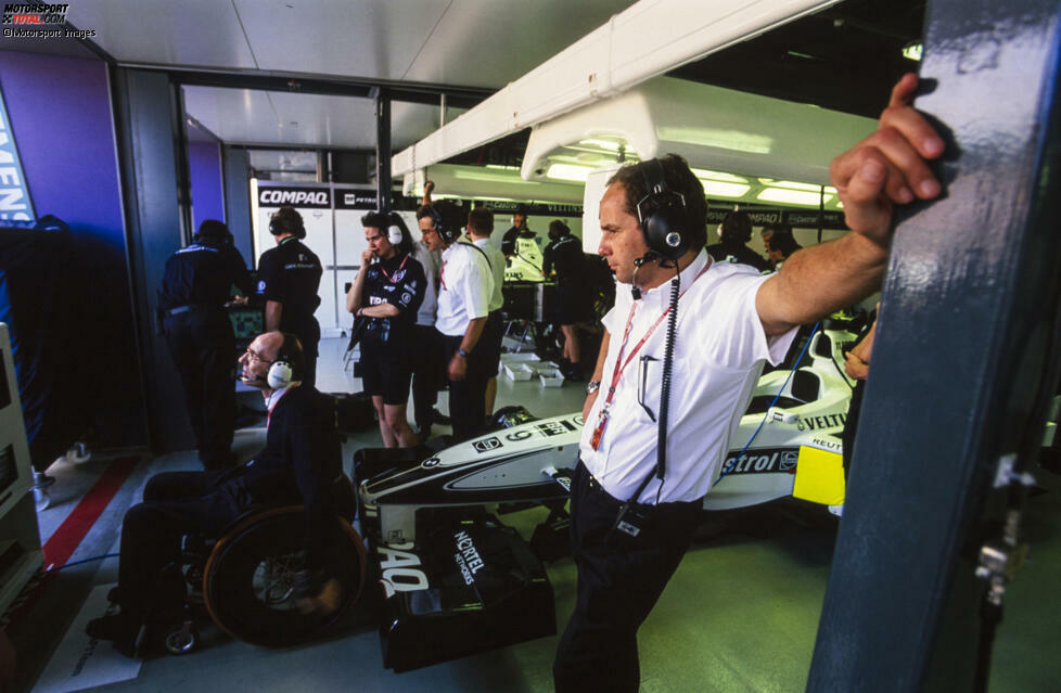 Die Menschen: Kein Teamchef, der 2000 am Kommandostand saß, ist auch heute noch in dieser Rolle zu finden. Zuletzt zog sich Frank Williams mit den Verkauf seines Teams zurück. Arrows-Boss Tom Walkinshaw verstarb 2010, Ron Dennis (McLaren), Craig Pollock (BAR), Eddie Jordan, Peter Sauber and Giancarlo Minardi haben die Formel 1 verlassen.