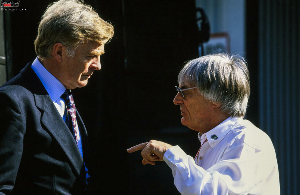 Geführt wurde der Sport im Jahr 2000 von Bernie Ecclestone. Er war Geschäftsführer der FOM (Formula One Management) und arbeitete eng mit dem damaligen FIA-Präsidenten Max Mosley zusammen. Zwei Personen, die im Fahrerlager heute sehr fehlen: Rennleiter Charlie Whiting und Rennarzt Professor Sid Watkins.