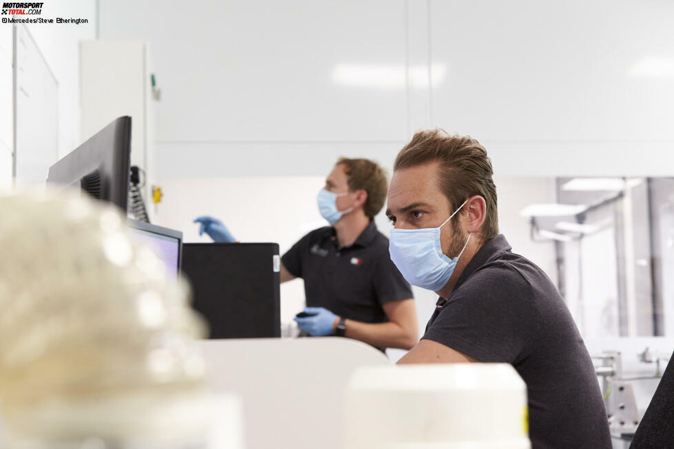 In den Fabriken herrscht überall Maskenpflicht ...