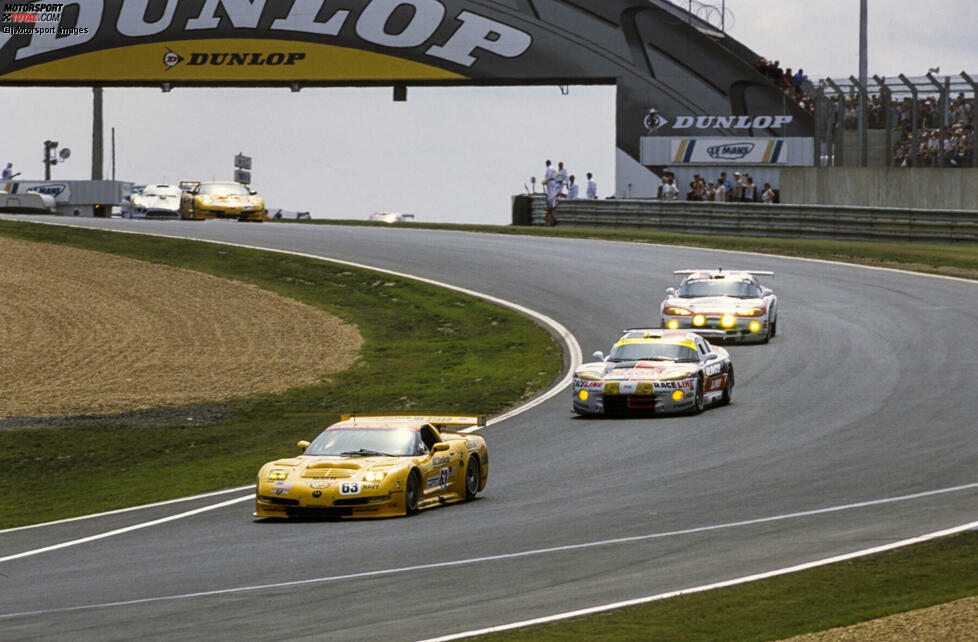 2002, Klasse LMGTS, Corvette C5-R: #63 Ron Fellows/Johnny O'Connell/Oliver Gavin P1; #64 Franck Freon/Andy Pilgrim/Kelly Collins P2