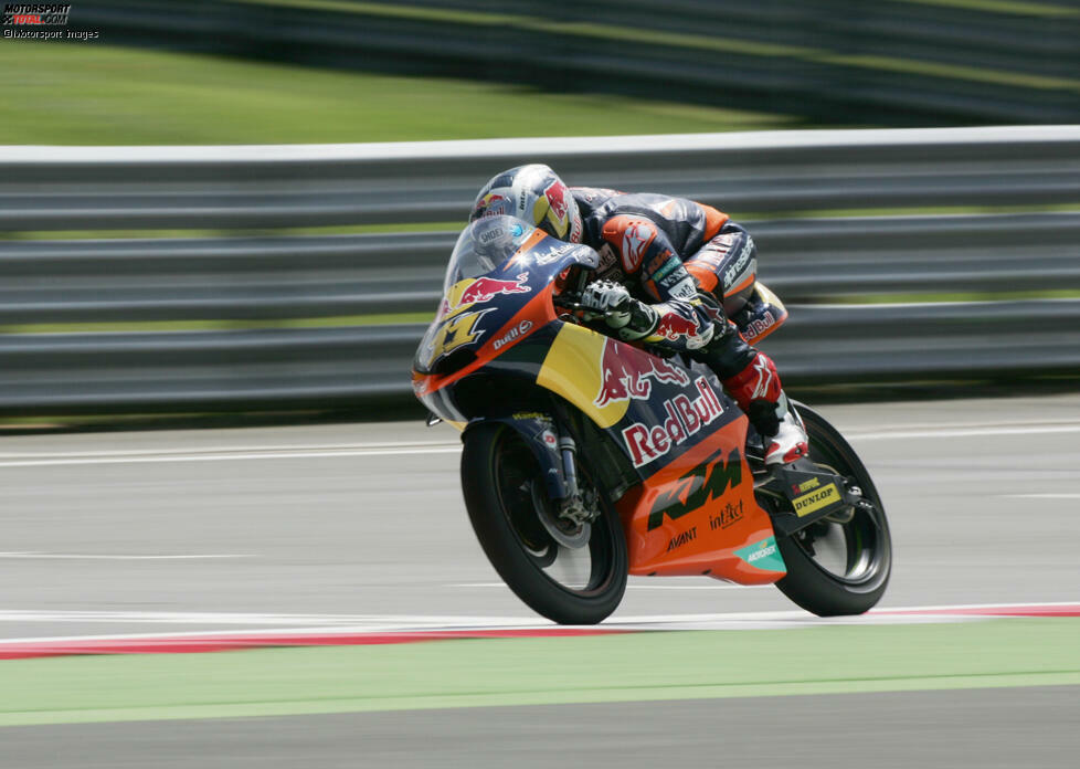 Sandro Corteses Karriere in der Motorrad-WM beginnt 2005 in der 125er-Klasse. 2012 wird sie zur Moto3 umgewandelt und Cortese auf einer KTM Weltmeister. 15 Podestplätze, darunter fünf Siege, kann er für sich verbuchen.