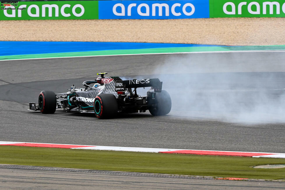 Valtteri Bottas (3): Qualifying Top und beim Start dieses Mal stark gegen Hamilton gehalten. Das war es dann aber auch schon mit den positiven Aspekten. Der Fehler in Kurve 1 kann passieren - darf er in der Situation aber nicht, wenn man Weltmeister werden will. Hat sich so auch ohne den späteren Defekt selbst um den Sieg gebracht.