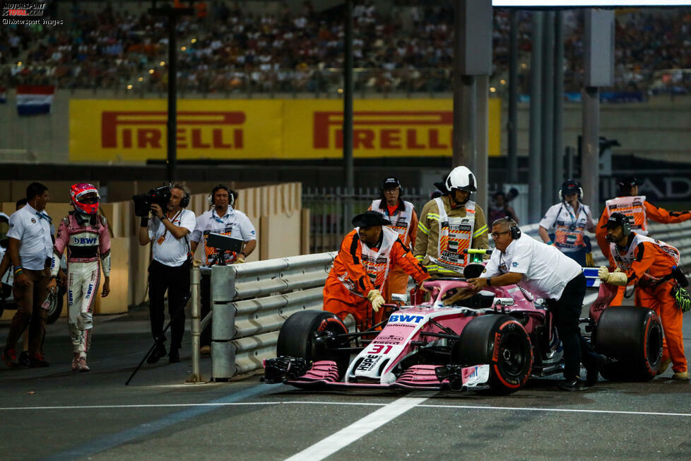 Und Ocon? Im Vergleich zu Perez schneidet er im Qualifying (16:5) und im Rennen (11:10) besser ab, doch Perez wird WM-Achter und Ocon nur Zwölfter. Er fällt beim Saisonfinale 2018 vorzeitig aus. Was er da noch nicht weiß: Es ist sein vorerst letztes Formel-1-Rennen ...