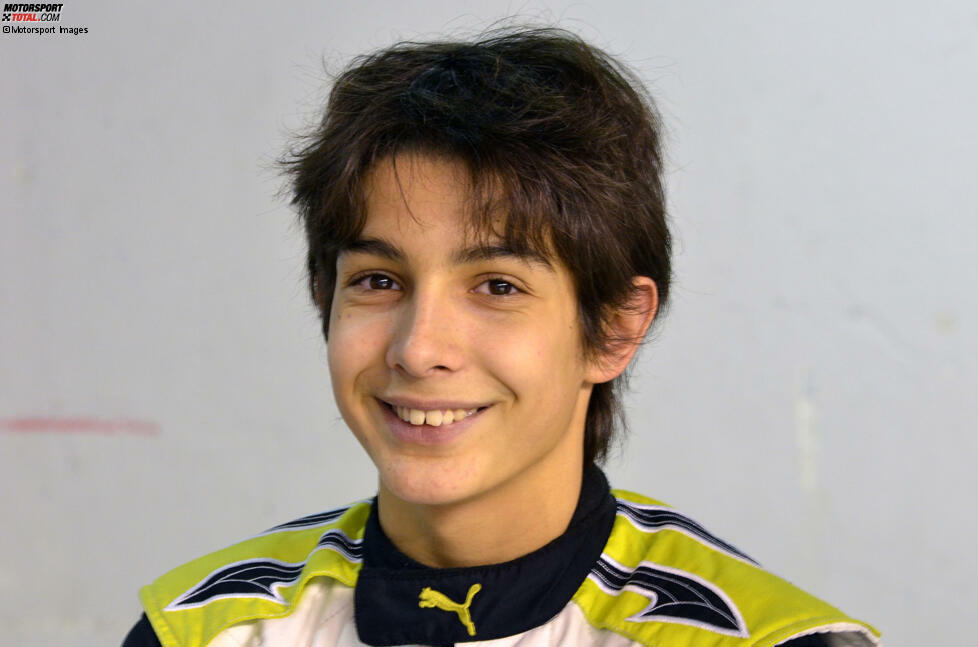 Gestatten? Esteban Ocon, Formel-1-Fahrer. Geboren am 17. September 1996 in Evreux in Frankreich. Und das hier ist die Geschichte seiner Motorsport-Karriere!