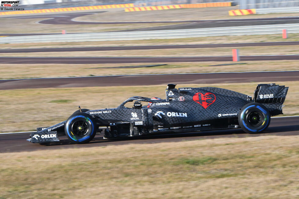 Alfa Romeo hat in Fiorano den Shakedown mit dem neuen C39 unternommen. Kimi Räikkönen saß am Steuer. Hier sind die ersten Bilder vom neuen Alfa auf der Strecke!