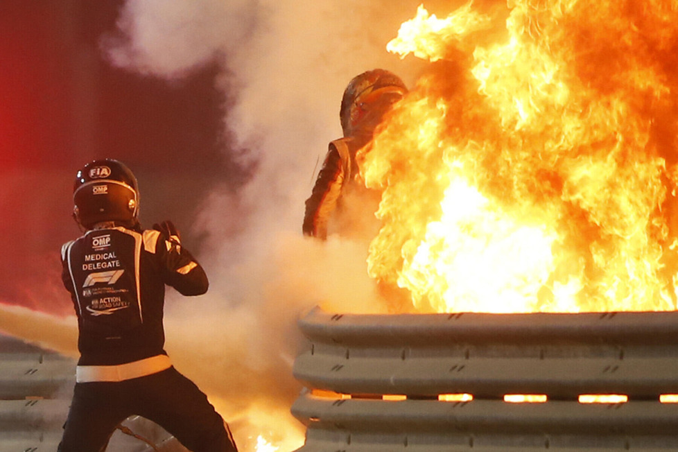 Das Flammeninferno, das auseinandergerissene Haas-Auto, die Rettung: Das sind die spektakulärsten Fotos des Horrorunfalls von Romain Grosjean in Bahrain 2020