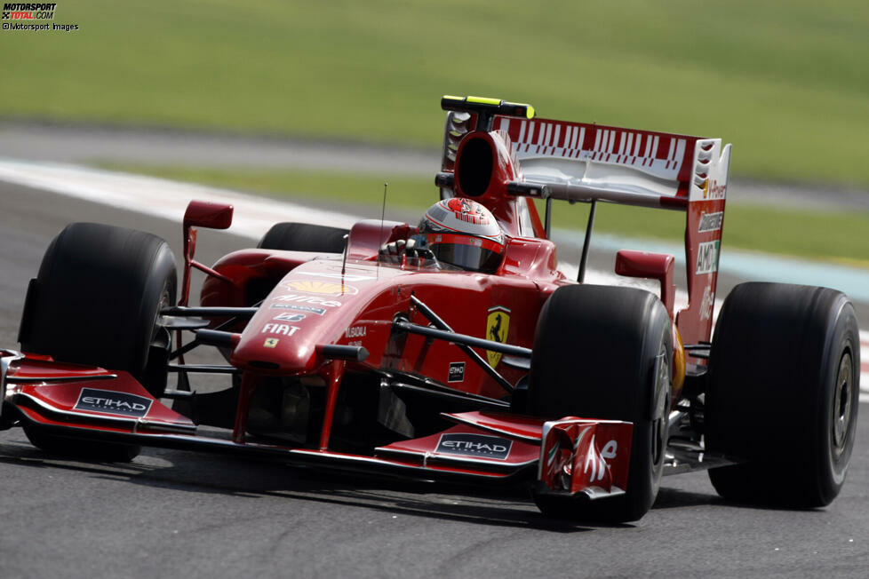 Ende 2009 ist Kimi Räikkönen die Lust auf die Formel 1 vergangen. Obwohl er bei Ferrari noch einen Vertrag für 2010 hat, verlässt der Weltmeister von 2007 die Formel 1 und wechselt in die Rallye-WM, wo er allerdings mehr durch Abflüge als durch sportliche Highlights auffällt.