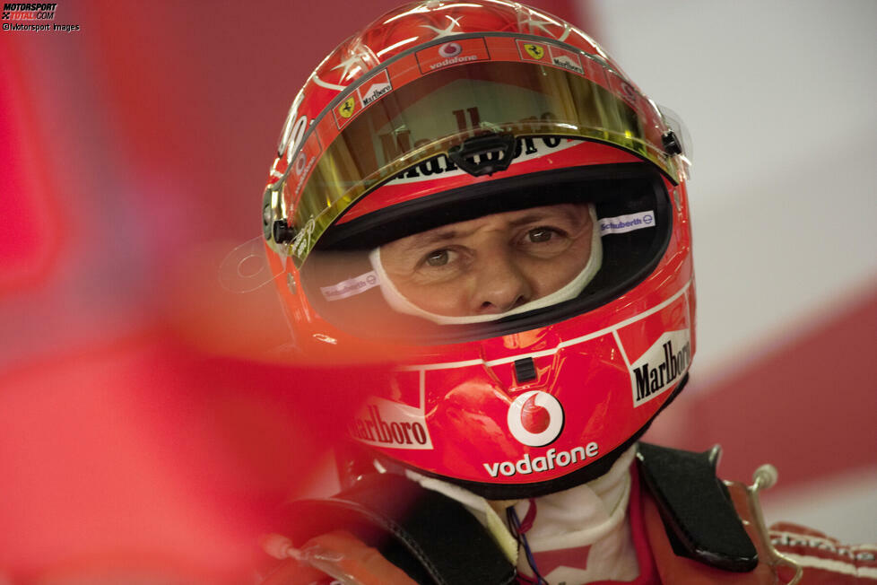 Sieben WM-Titel, 91 Grand-Prix-Siege: Mit dieser beeindruckenden Bilanz tritt Michael Schumacher Ende 2006 aus der Formel 1 zurück - auch um seinem Freund Felipe Massa das Cockpit bei Ferrari zu sichern. Ein angedachtes Comeback 2009 als Ersatz für Massa nach dessen Unfall in Ungarn scheitert, weil Schumacher am Nacken verletzt ist.