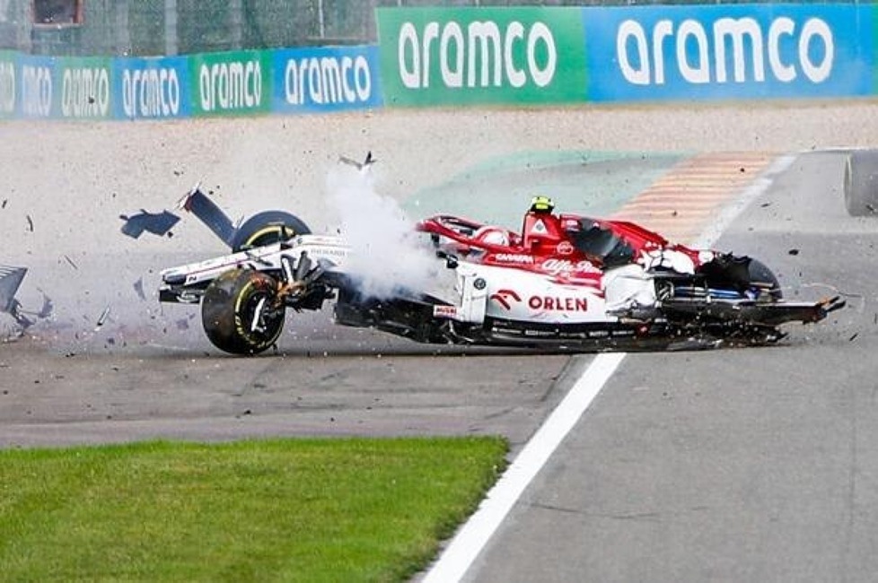 Erst crasht Antonio Giovinazzi, dann verunfallt auch George Russell: Der genaue Hergang des Zwischenfalls aus dem Belgien-Grand-Prix 2020 in Spa als Fotostrecke!