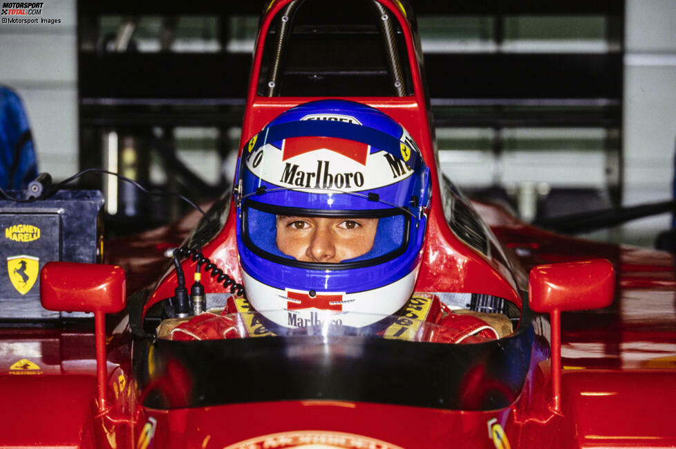 Top: Gianni Morbidelli. Alain Prost ist raus bei Ferrari, Gianni Morbidelli springt ein beim Saisonfinale 1991 in Adelaide. Dort ist er Dritter, als das Rennen im Regen abgebrochen wird, hinter Senna und Piquet. Weil zwei Runden vorher gewertet wird, ist Morbidelli aber 