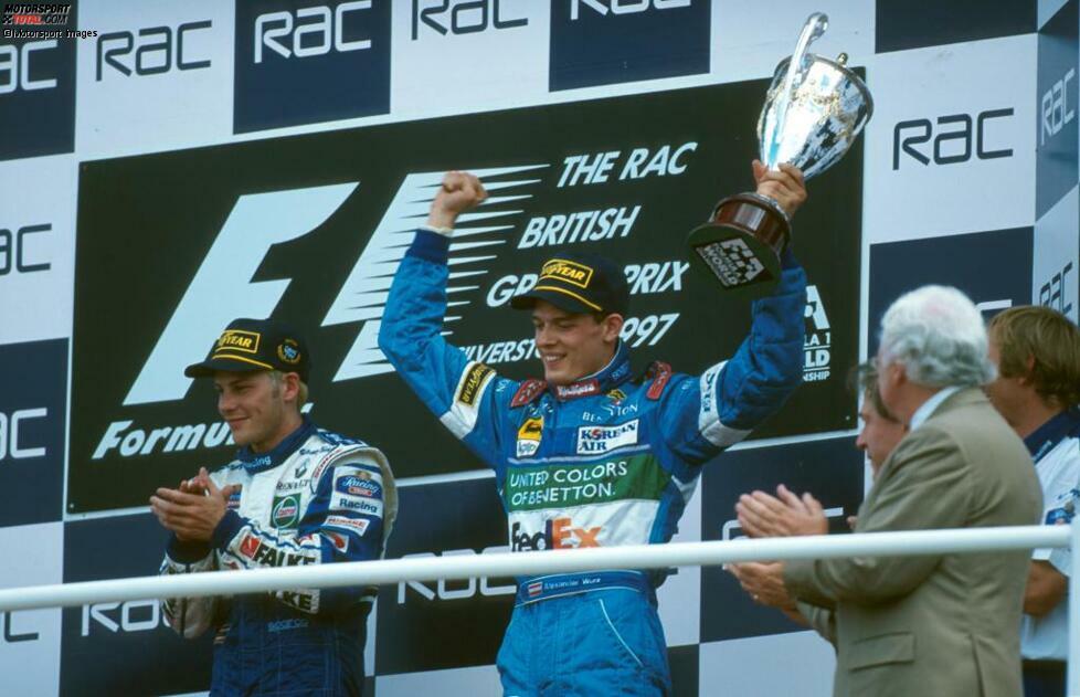Top: Alexander Wurz. Benetton-Stammfahrer Gerhard Berger ist 1997 außen vor, sein österreichischer Landsmann Wurz ersetzt ihn. Und Wurz fährt in seinem dritten Formel-1-Rennen als Dritter auf das Podest, in Silverstone. Ergebnis: Benetton-Cockpit 1998.