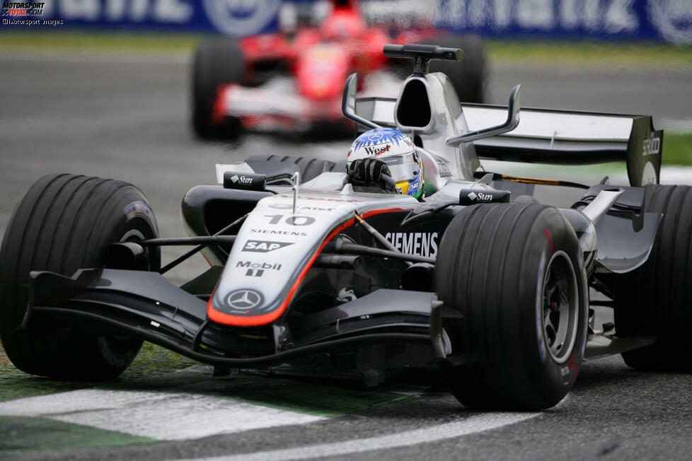 Top: Alexander Wurz. McLaren-Stammfahrer Juan Pablo Montoya ist nach einer Verletzung früh in der Saison 2005 nicht einsatzbereit. Ersatzfahrer Wurz steigt ein in Imola und wird Dritter, weil die beiden BAR vor ihm nachträglich disqualifiziert werden. Wurz stellt so einen Formel-1-Rekord auf: acht Jahre zwischen zwei Top-3-Plätzen!