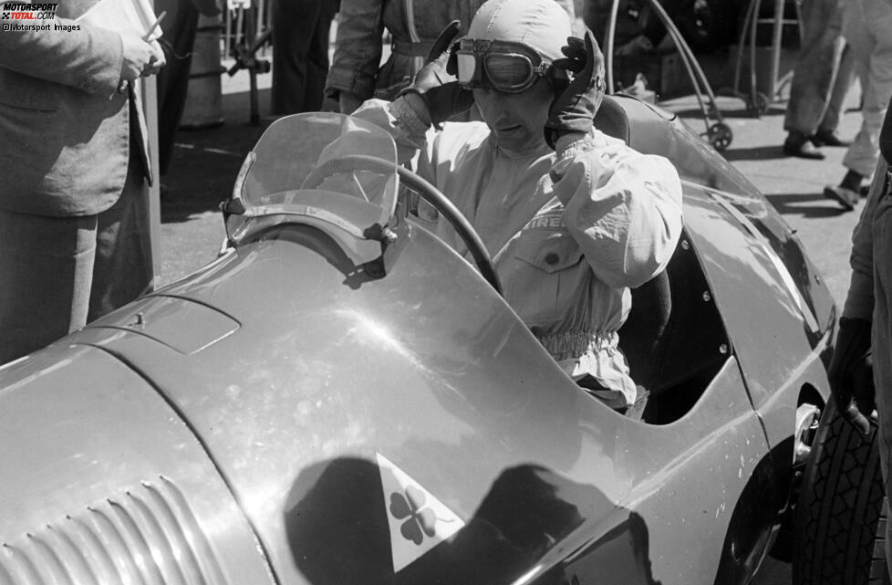 ... am bemerkenswerten ist: Fangio erreicht in seiner Formel-1-Karriere 24 Grand-Prix-Siege, fährt praktisch seine komplette Laufbahn Ü40!