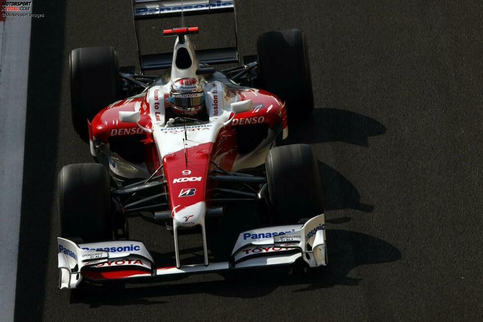 2009: Zehn Jahre nach dem Beginn des Formel-1-Projekts (Rennen ab 2002) gibt Toyota auf. Das große Ziel von Grand-Prix-Siegen wurde nicht erreicht, obwohl der japanische Hersteller das bis dato größte Budget - über 400 Millionen US-Dollar pro Jahr! - eingesetzt hat.