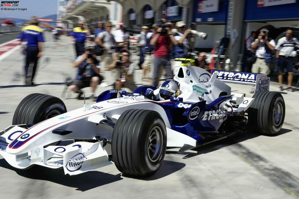 2006: Sebastian Vettel fährt erstmals an einem Grand-Prix-Wochenende ein Formel-1-Auto. Nur neun Sekunden nach dem Verlassen der BMW-Sauber-Garage wird er in der Boxengasse 