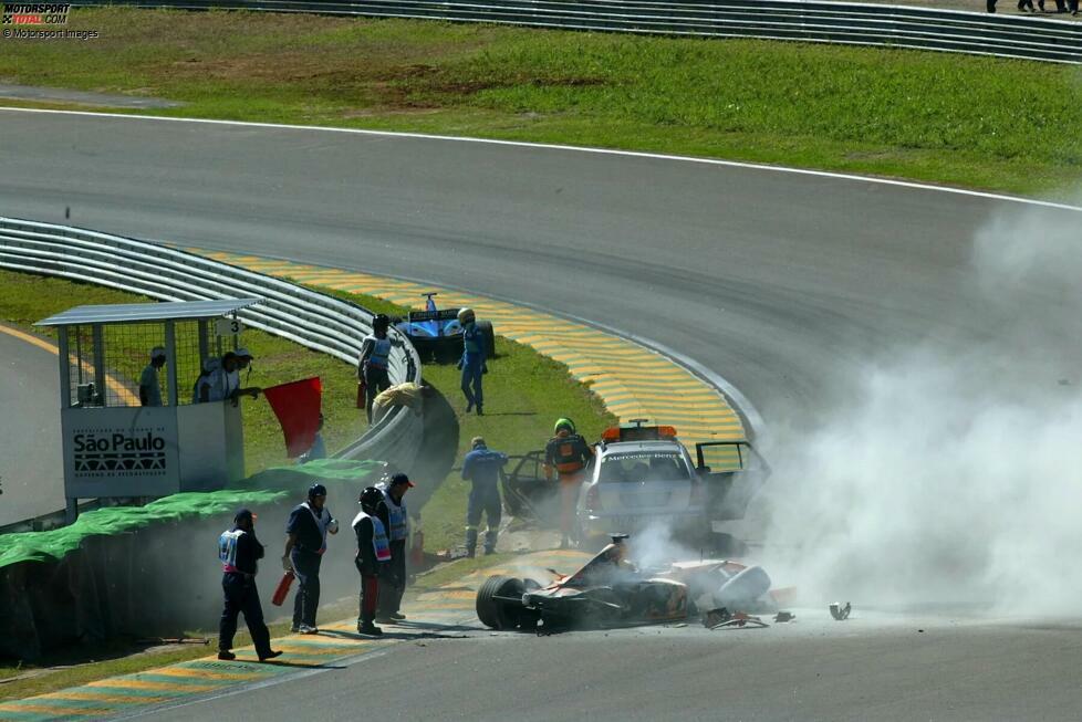 2002: Nach einem Unfall von Enrique Bernoldi hält das Medical-Car auf der Strecke an. Nick Heidfeld erfasst die Situation zu spät, kommt ins Rutschen und rasiert dem Medical-Car die gerade geöffnete Fahrertür ab! Verletzt wird dabei aber niemand.