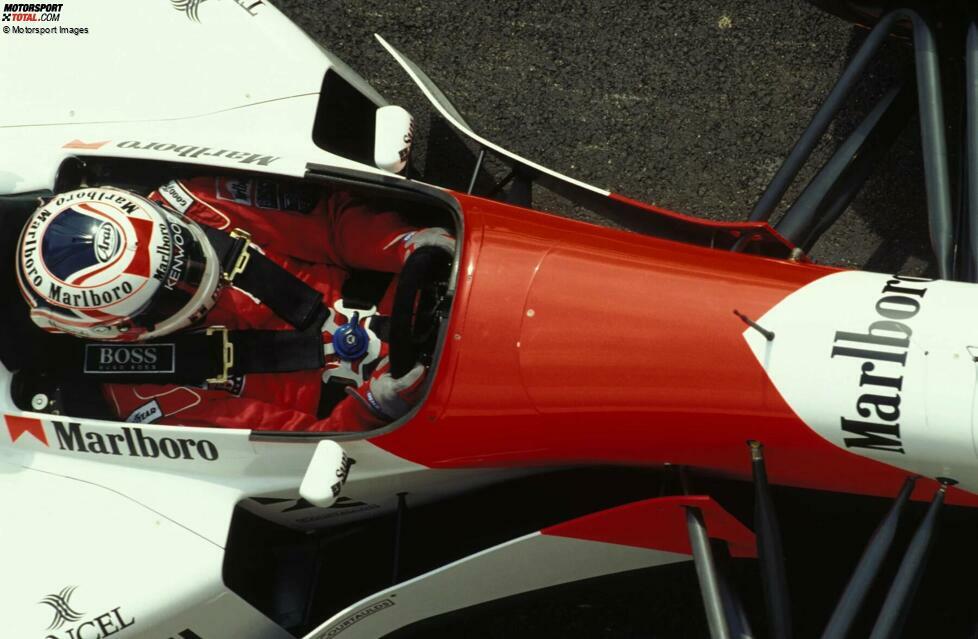 1995: Nigel Mansell will zurück in die Formel 1 und unterschreibt als 41-Jähriger bei McLaren. Das Comeback scheitert zunächst, weil Mansell nicht in das enge Cockpit passt! Er fährt erst, nachdem nachgebessert wurde. Und nach zwei Rennen ohne Punkte hört er komplett auf.
