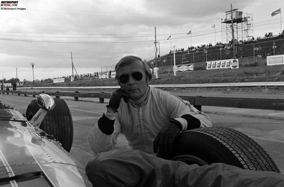 1969: Al Pease absolviert beim Kanada-Grand-Prix einen Gaststart in der Formel 1. Weil er aber nur hinterherfährt und den schnelleren Fahrern im Weg steht, disqualifiziert ihn die Rennleitung. Begründung: zu langsam!
