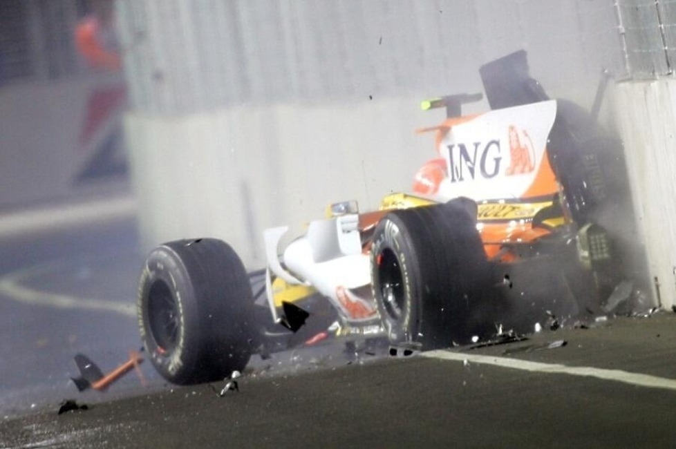 Pleiten, Pech und Pannen aus der Grand-Prix-Historie: In dieser Fotostrecke zeigen wir einige der größten sportlichen und technischen Formel-1-Fails aller Zeiten!