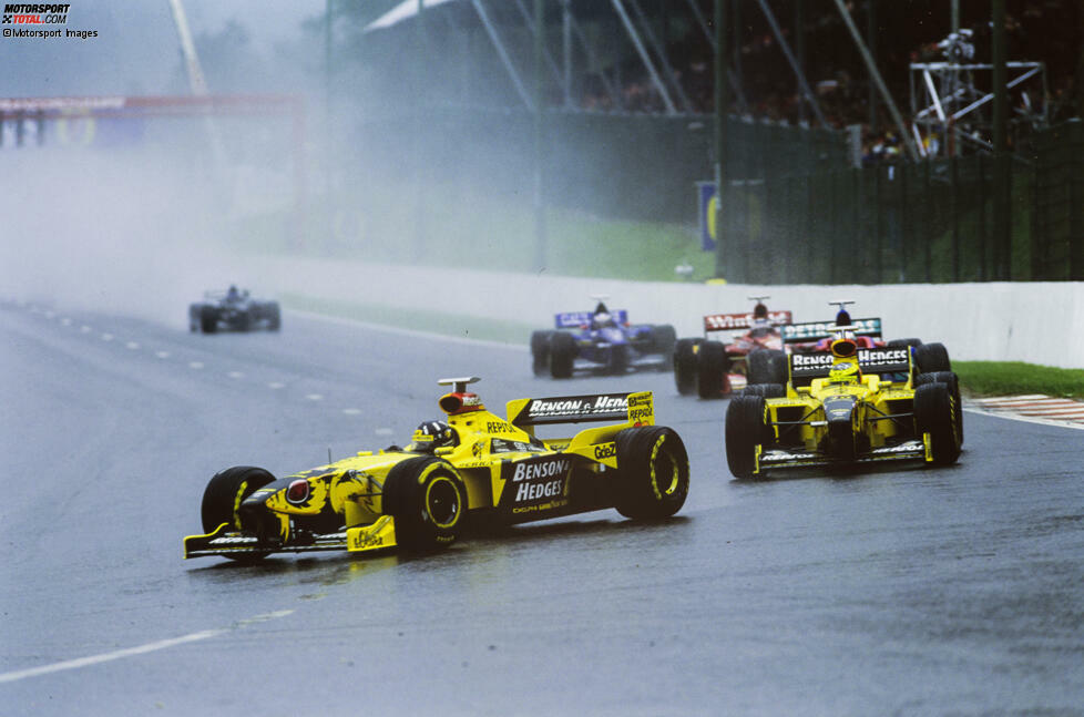 1998 ist Ralf Schumacher in Spa schneller als sein Jordan-Teamkollege Damon Hill. Teamchef Eddie Jordan aber will keinen Zweikampf, sondern gibt die Parole aus: Positionen halten!