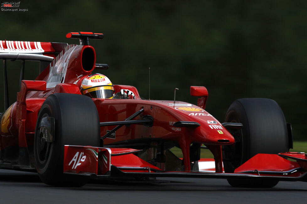 2009 belohnt Ferrari seinen langjährigen Testfahrer Luca Badoer mit einem Formel-1-Einsatz, weil sich Stammfahrer Felipe Massa verletzt hat. Doch die Rennen von Badoer im Ferrari ...