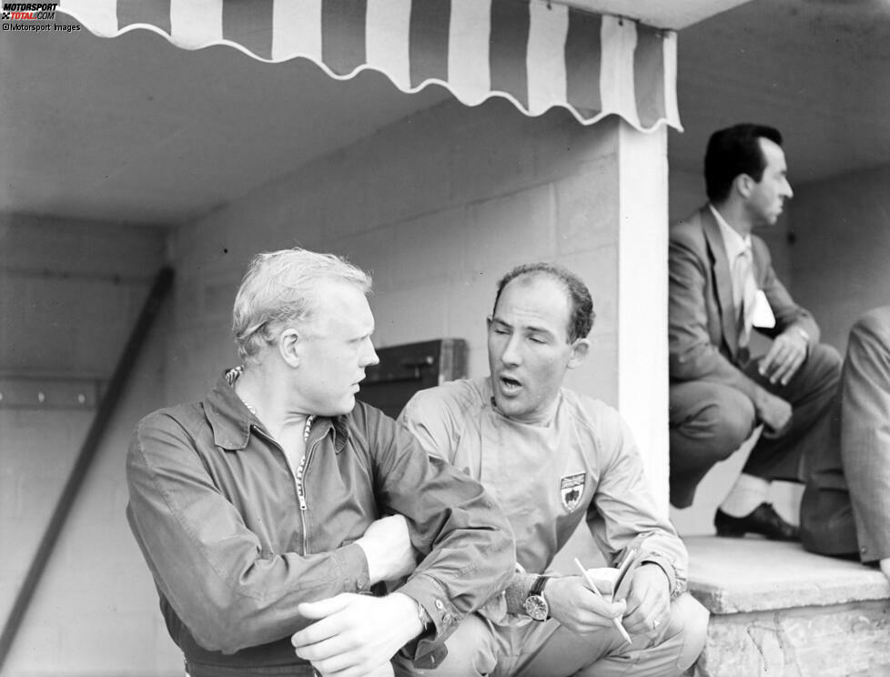 1958 kommt es zur Entscheidung zwischen Mike Hawthorn (links) und Stirling Moss um den Titel, den am Ende Hawthorn mit einem Punkt Vorsprung gewinnt. Auch, weil ...