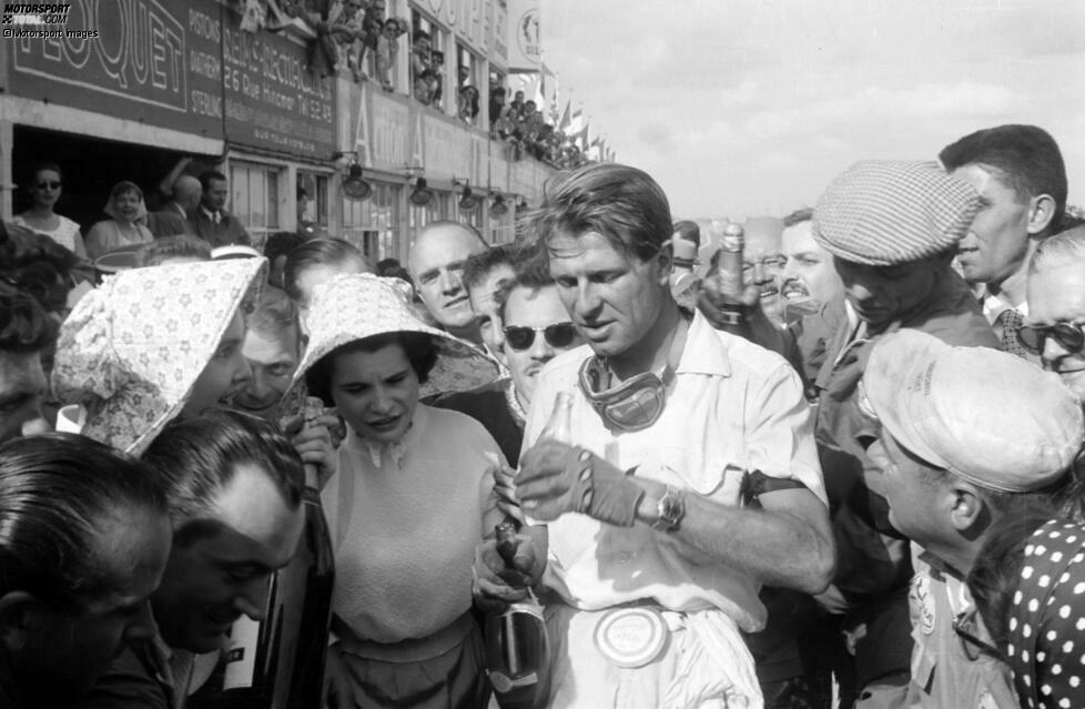 Peter Collins ist der vielleicht selbstloseste Formel-1-Fahrer: 1956 überlässt er Ferrari-Teamkollege Juan Manuel Fangio beim Finale sein Auto, obwohl Collins selbst noch Titelchancen hat!