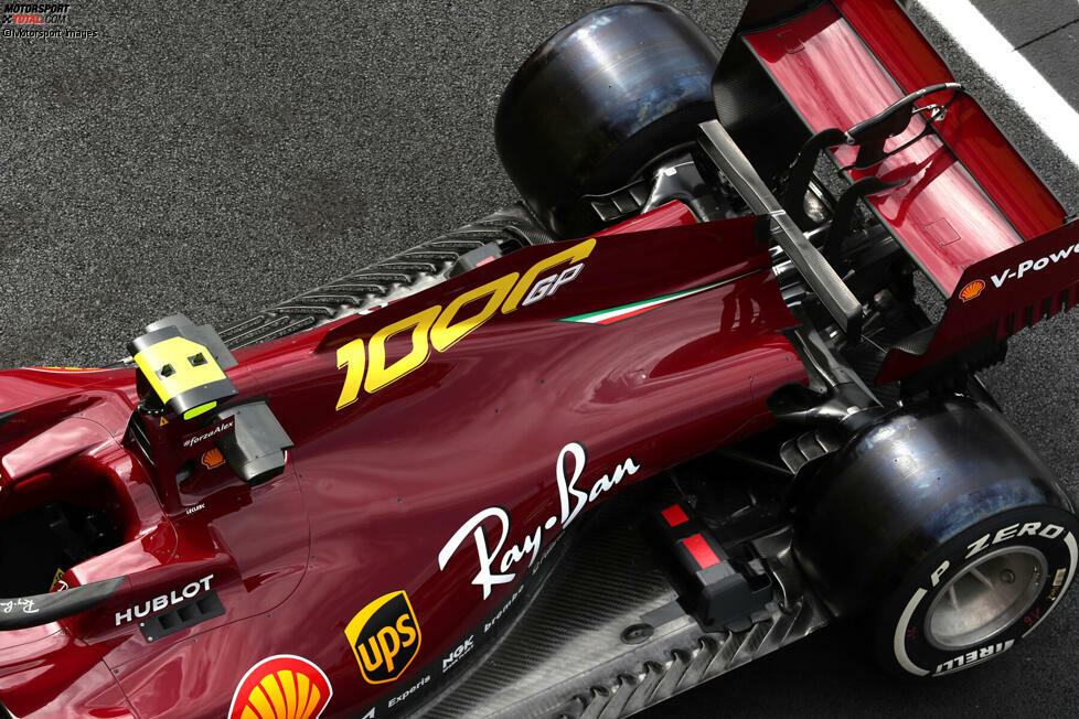 Auf der Motorhaube prangt stolz der Schriftzug: 1.000 GP - damit trägt Ferrari dem eigenen Formel-1-Jubiläum Rechnung. Ferrari ist das einzige Team, das über eine so große Formel-1-Historie verfügt.