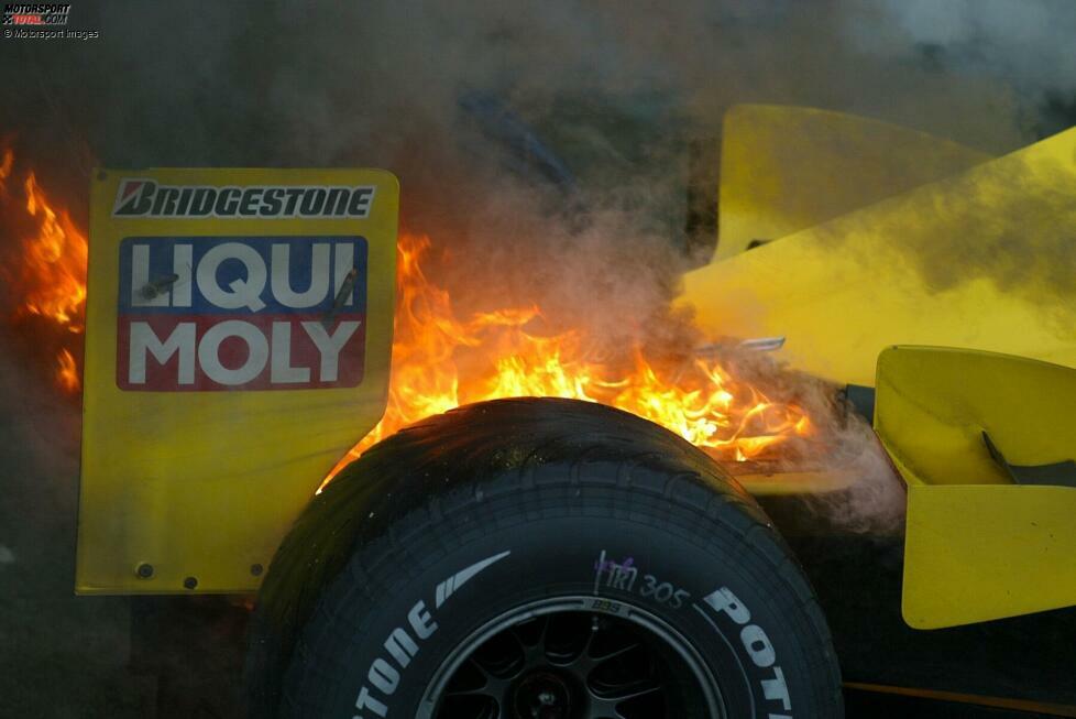 Sao Paulo 2003: Der Jordan von Giancarlo Fisichella bricht im Parc ferme in Flammen aus, wenige Sekunden nach dem Rennabbruch. Erst einige Tage später steht das Rennergebnis final fest - und Fisichella wird zum Sieger erklärt!