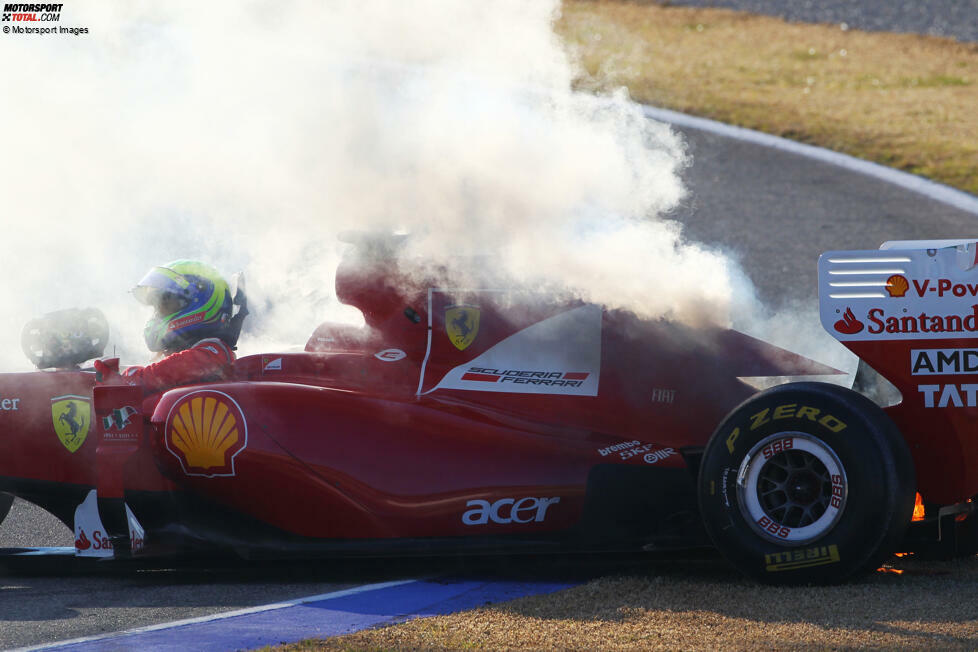 Valencia 2011: Nach einem Dreher bei Testfahrten in Spanien brennt der Ferrari von Felipe Massa. Er kann sich aber rechtzeitig aus dem Auto befreien.