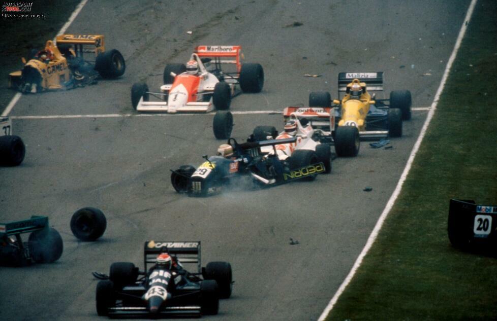 Brands Hatch am 21. August 1988: Bei diesem schweren Unfall in der Formel 3000 zieht sich Johnny Herbert (gelbes Auto oben links) mehrere Beinbrüche zu. Seine Motorsport-Karriere scheint beendet zu sein ...