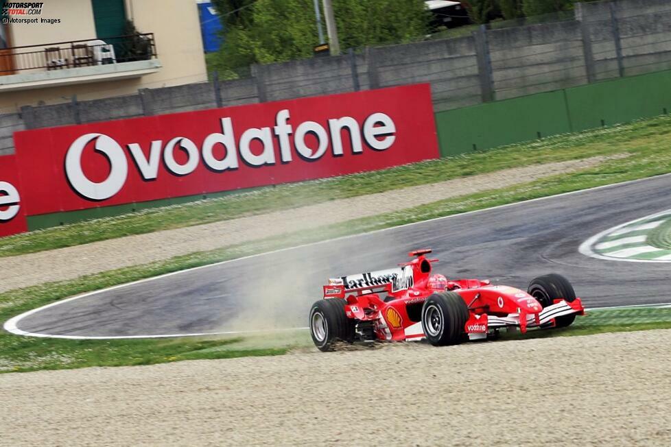 Michael Schumacher puts himself in a bad starting position at Imola 2005: due to a driving error in the second qualifying, the Ferrari driver finished only 14th and has a lot of work to do at the start.