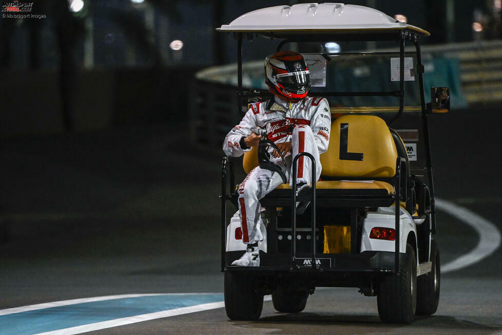 Und dann lässt sich Räikkönen gemütlich zurück ins Formel-1-Fahrerlager chauffieren, während ...