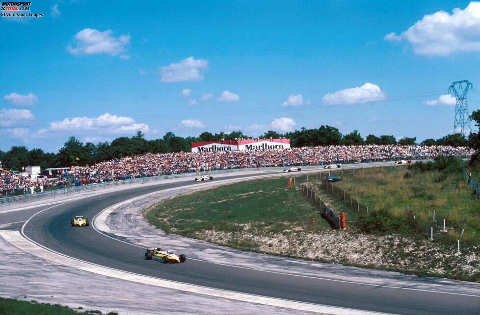 ... die Geschichte des Schweiz-Grand-Prix zu Beginn der 1980er-Jahre, als in der Schweiz ein Rundstrecken-Verbot gilt. Deshalb richtet Dijon in Frankreich das Rennen stellvertretend aus, wenngleich der Name etwas anderes suggeriert.