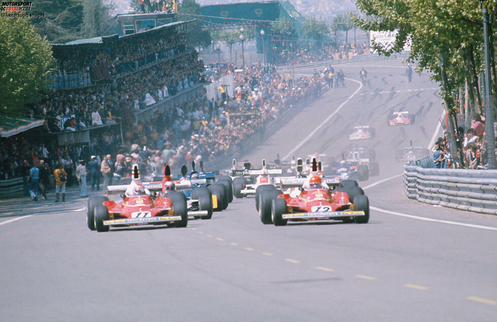 Ferrari - 3 Titel (1975-1977): In den Anfangsjahren der Formel 1 gibt es keine jahrelange Dominanz. Mitte der 70er-Jahre ist Ferrari das erste Team, das drei WM-Titel in Folge gewinnen kann. Niki Lauda führt die Scuderia nach mehr als zehn Jahren wieder an die Spitze.