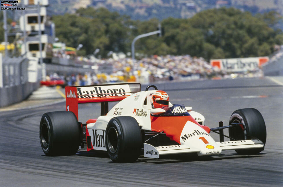 Lauda selbst ist dann ein letztes Mal mit dabei als Formel-1-Fahrer: Nach dem Australien-Grand-Prix 1985 (Foto) beendet er seine aktive Laufbahn als dreimaliger Weltmeister. Er stirbt 2019 im Alter von 70 Jahren.