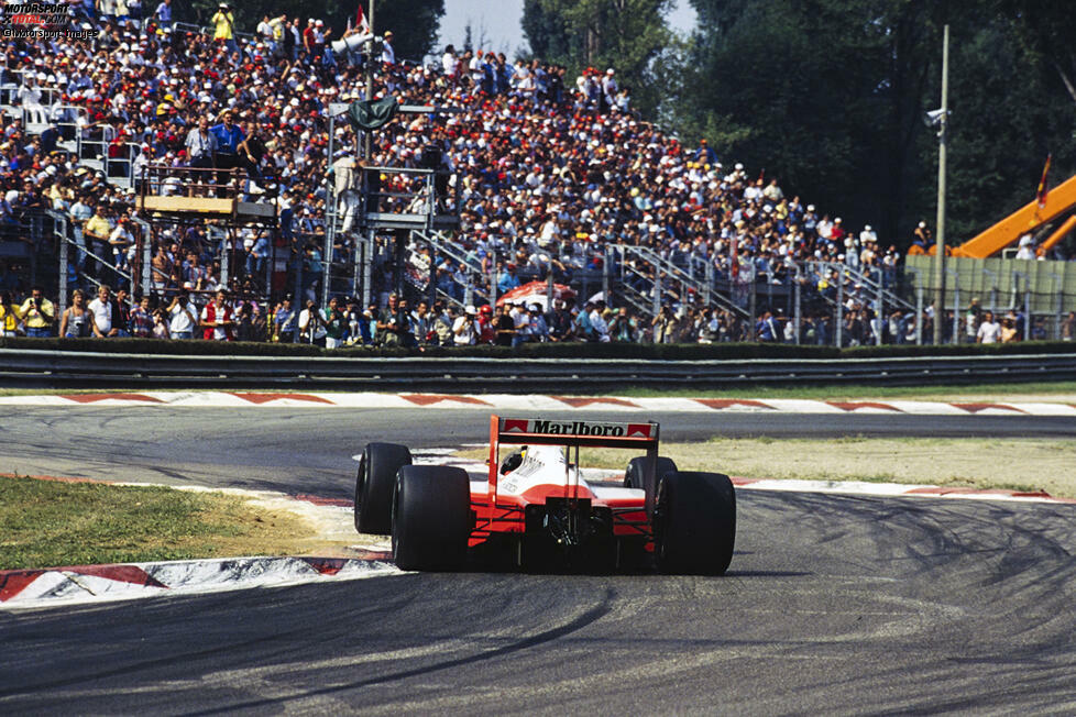 Die einzige Schlappe des Jahres: Ein Motorschaden bei Prost und ein Unfall bei Senna verhindern die nächste Sternstunde von McLaren. Berger gewinnt das Ferrari-Heimspiel, für Italien ein überaus emotionaler Moment: Es ist das erste Rennen nach dem Tod von Firmengründer Enzo Ferrari.