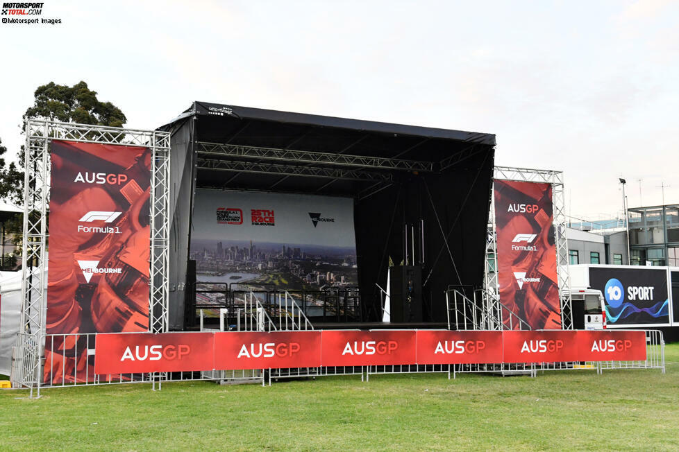 Gleiches gilt für die Showbühne der Formel 1. Auch sie wird verschwinden, nach nur einem Tag der Nutzung beim Medien-Donnerstag.