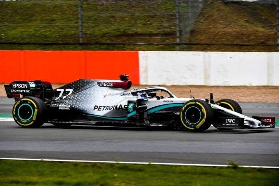 In Silverstone hat Mercedes den Shakedown mit dem neuen W11-Silberpfeil unternommen. Hier sind die ersten Fahrbilder vom Auto der WM-Titelverteidiger!