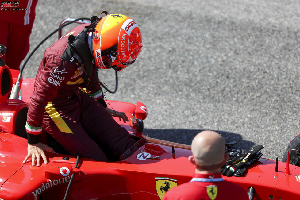 Einsteigen, bitte! Hier sind die schönsten Bilder von Mick Schumachers Demofahrt im Ferrari F2004 in Mugello. Sein Vater Michael Schumacher hat mit diesem Auto 2004 zum siebten Mal die Formel-1-Weltmeisterschaft gewonnen.