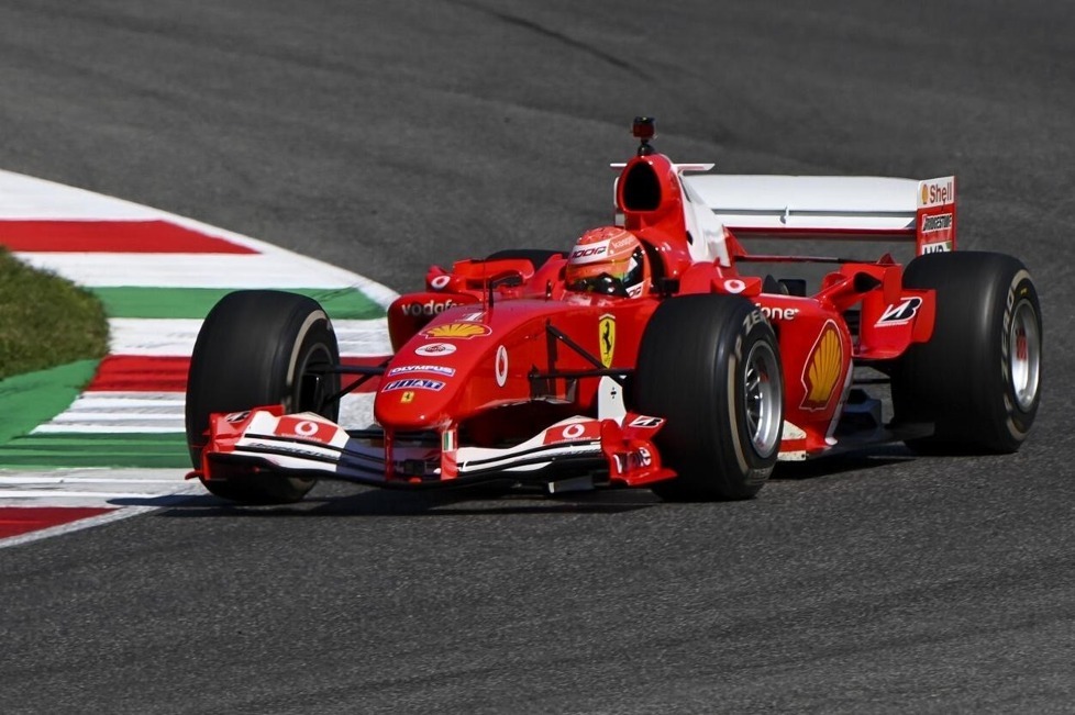 Gänsehaut-Moment vor dem Ferrari-Jubiläumsrennen in Mugello: Mick Schumacher fährt den F2004, mit dem sein Vater Michael 2004 Formel-1-Weltmeister wurde