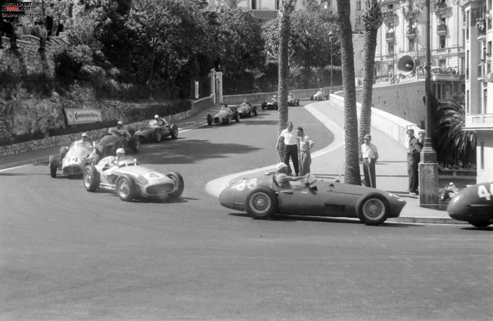 1955 kehrt man jedoch in die Formel 1 zurück und bekommt sogar den Ehrentitel Großer Preis von Europa. Das Rennen wird ein großer Erfolg und ist anschließend 65 Jahre lang ununterbrochen Teil des Kalenders. Bis heute ist der Monaco-Grand-Prix das bekannteste Rennen der Formel 1.