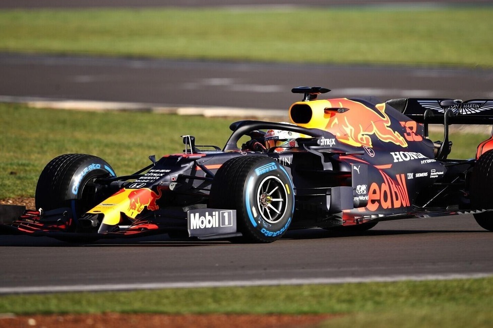 Formel-1-Team Red Bull dreht bereits erste Runden mit dem neuen RB16-Honda. Hier sind die Fotos vom Shakedown mit Max Verstappen in Silverstone!